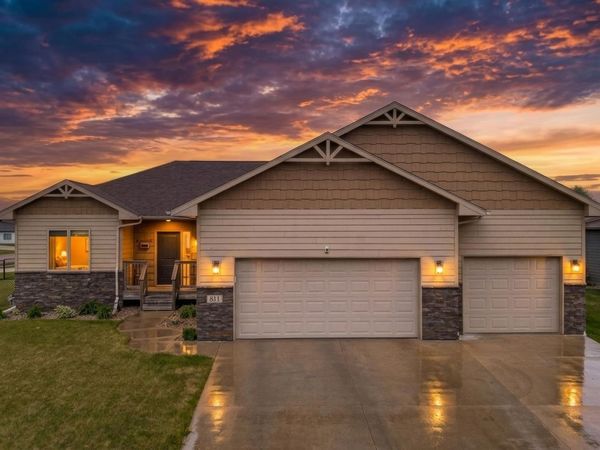 811 S Discovery Ave, Sioux Falls, SD 57106