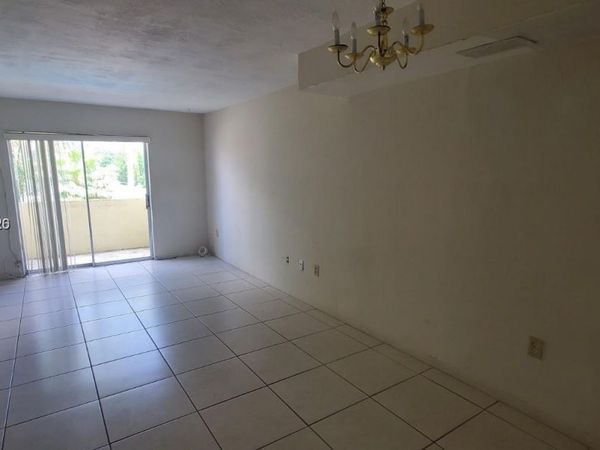465 Swallow Dr , Unit 9, Miami Springs, FL 33166