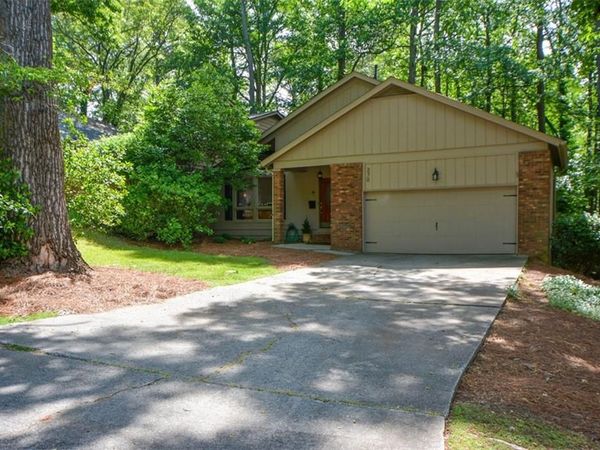 270 Lakeview Ridge W, Roswell, GA 30076