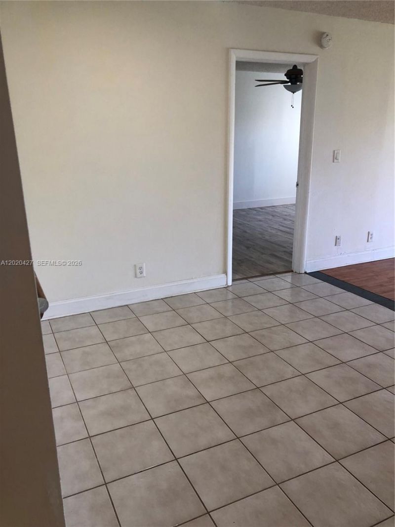 210 Lakeview Dr , Unit 207, Weston, FL 33326 Photo