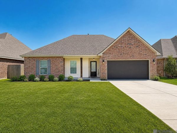 23124 Arcwood Dr, Denham Springs, LA 70726