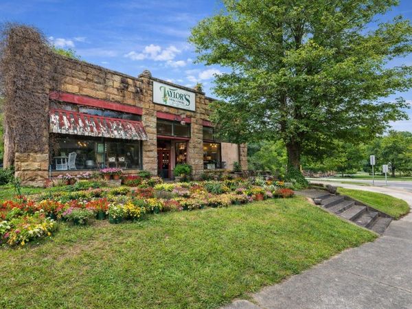 10 University Ave , Sewanee, TN 37375