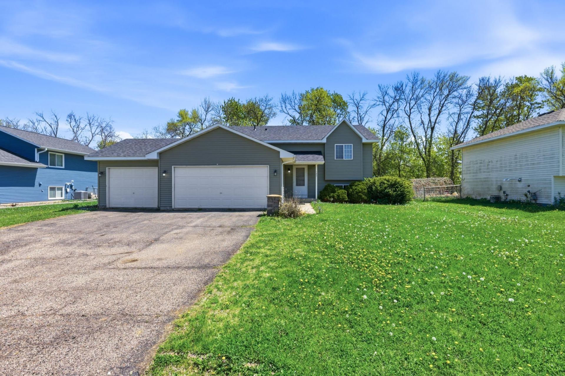 125 Gloria Avenue , Green Isle, MN 55338