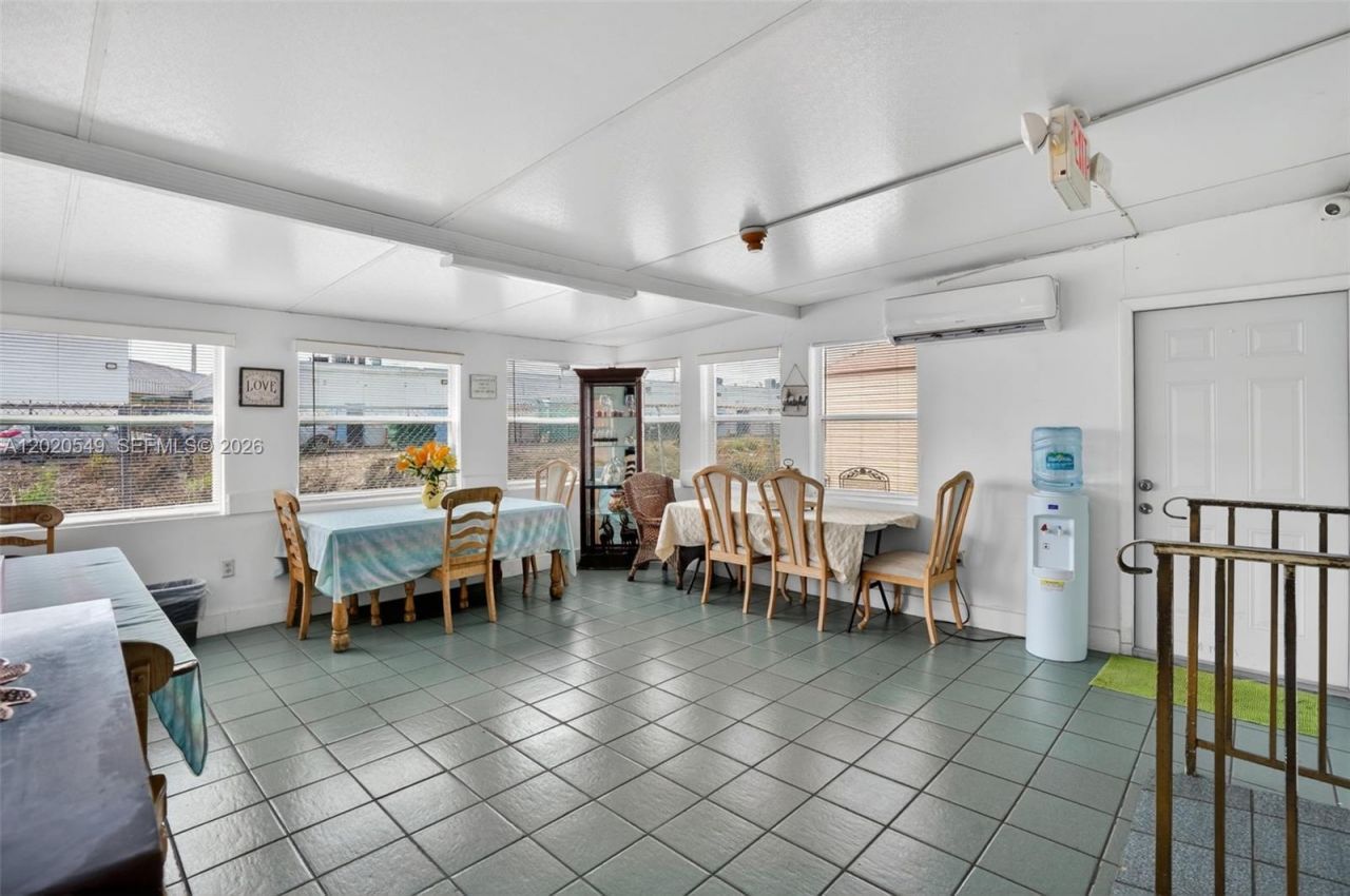 7100 NW 1st Ter, Miami, FL 33126 Photo