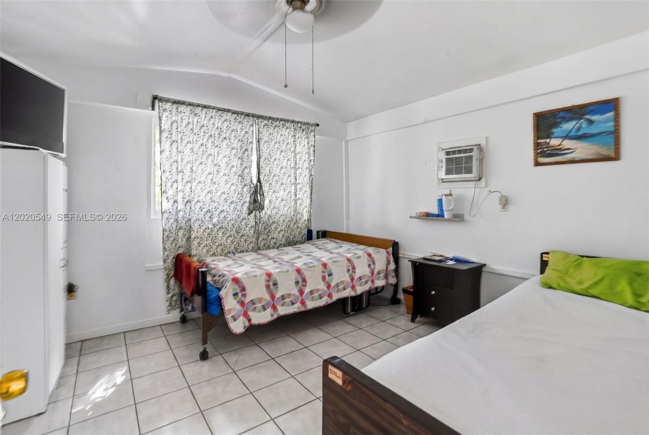 7100 NW 1st Ter, Miami, FL 33126 Photo