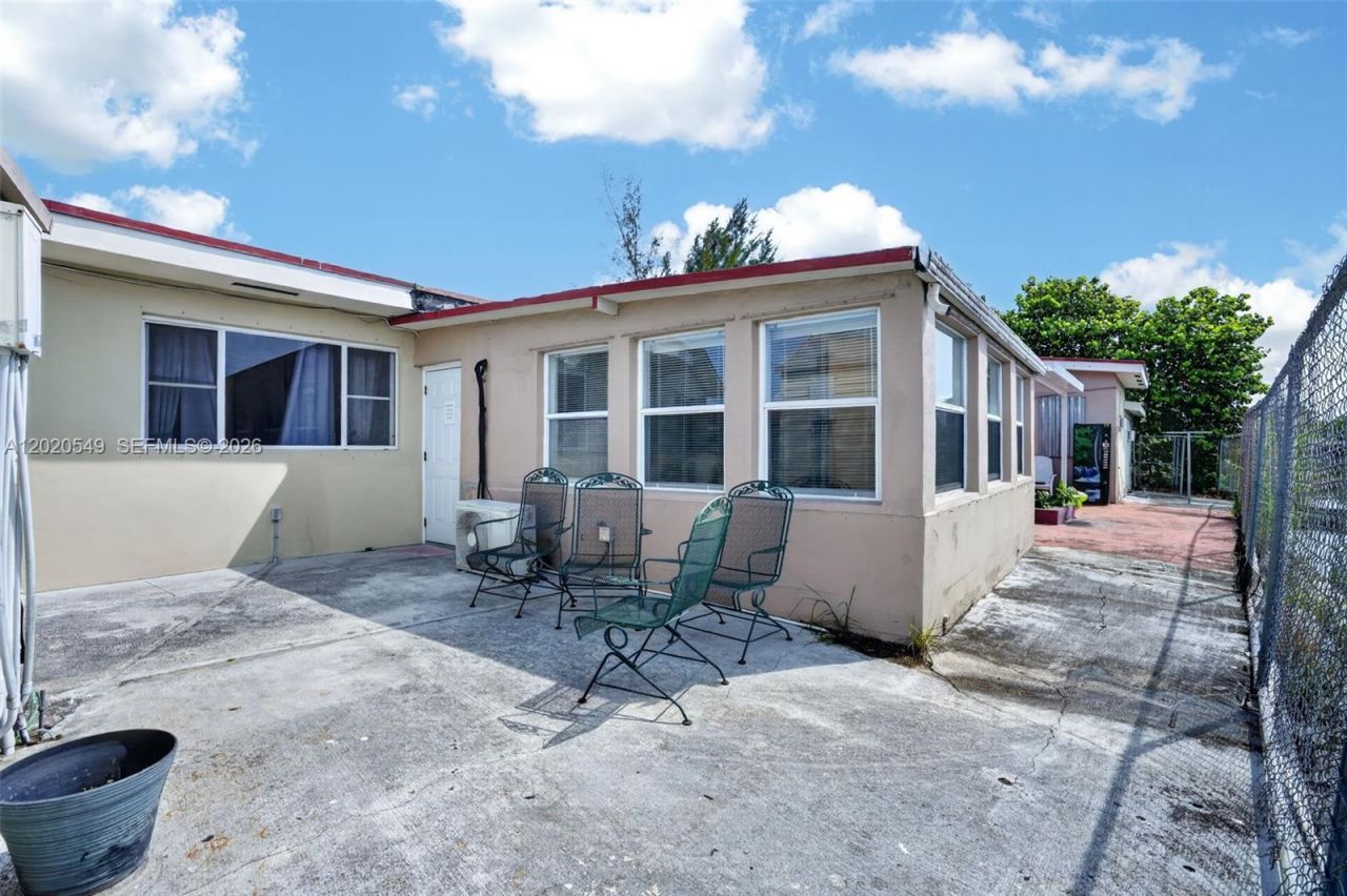 7100 NW 1st Ter, Miami, FL 33126 Photo