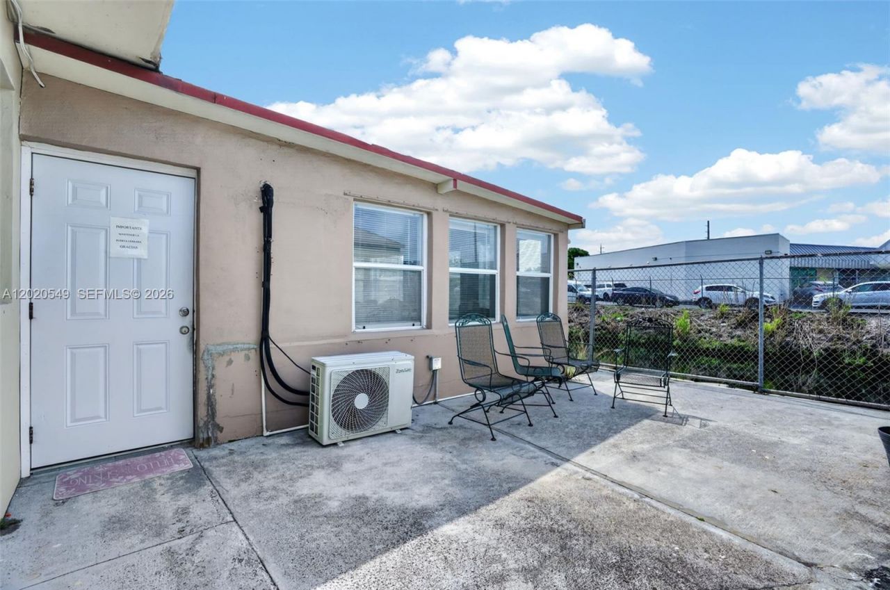 7100 NW 1st Ter, Miami, FL 33126 Photo