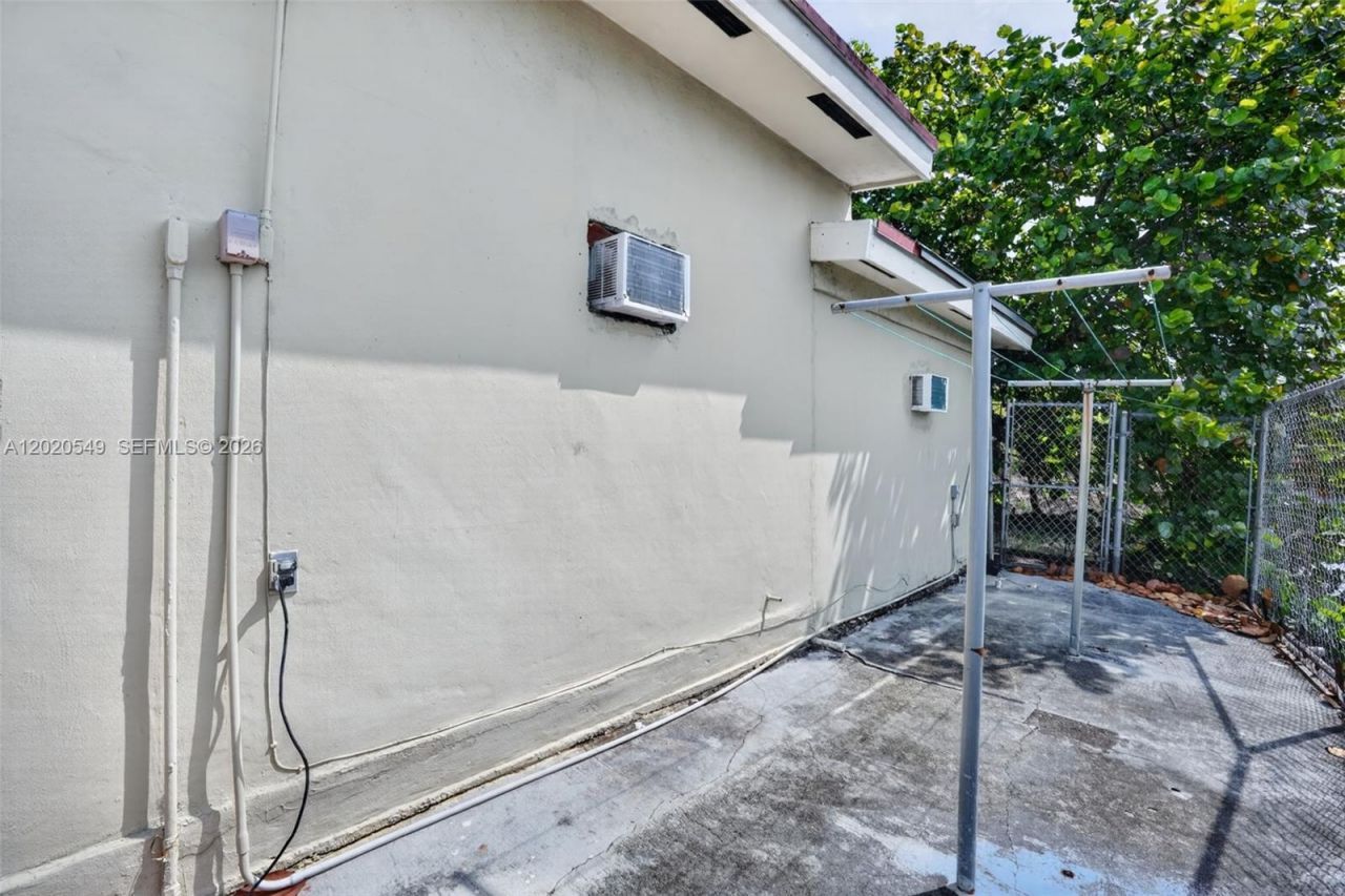 7100 NW 1st Ter, Miami, FL 33126 Photo