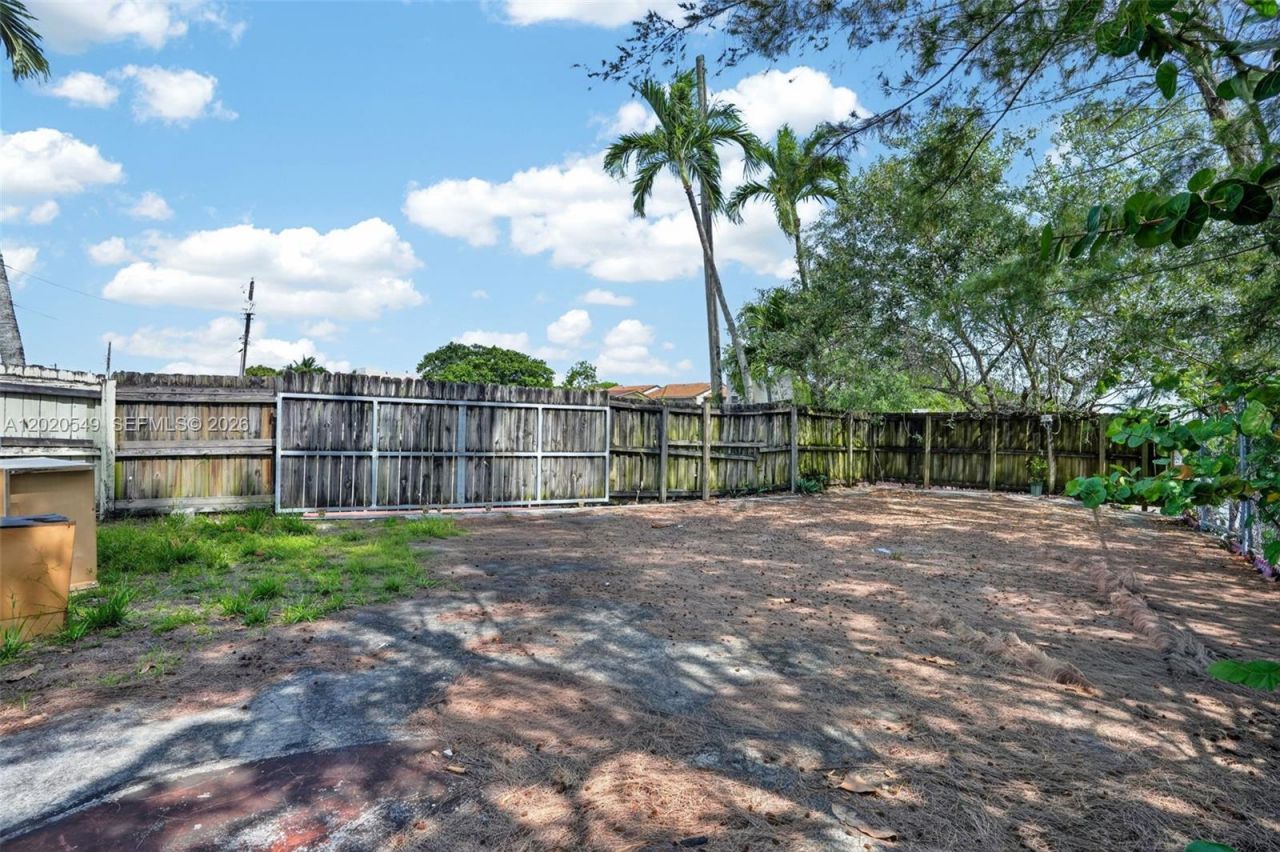 7100 NW 1st Ter, Miami, FL 33126 Photo