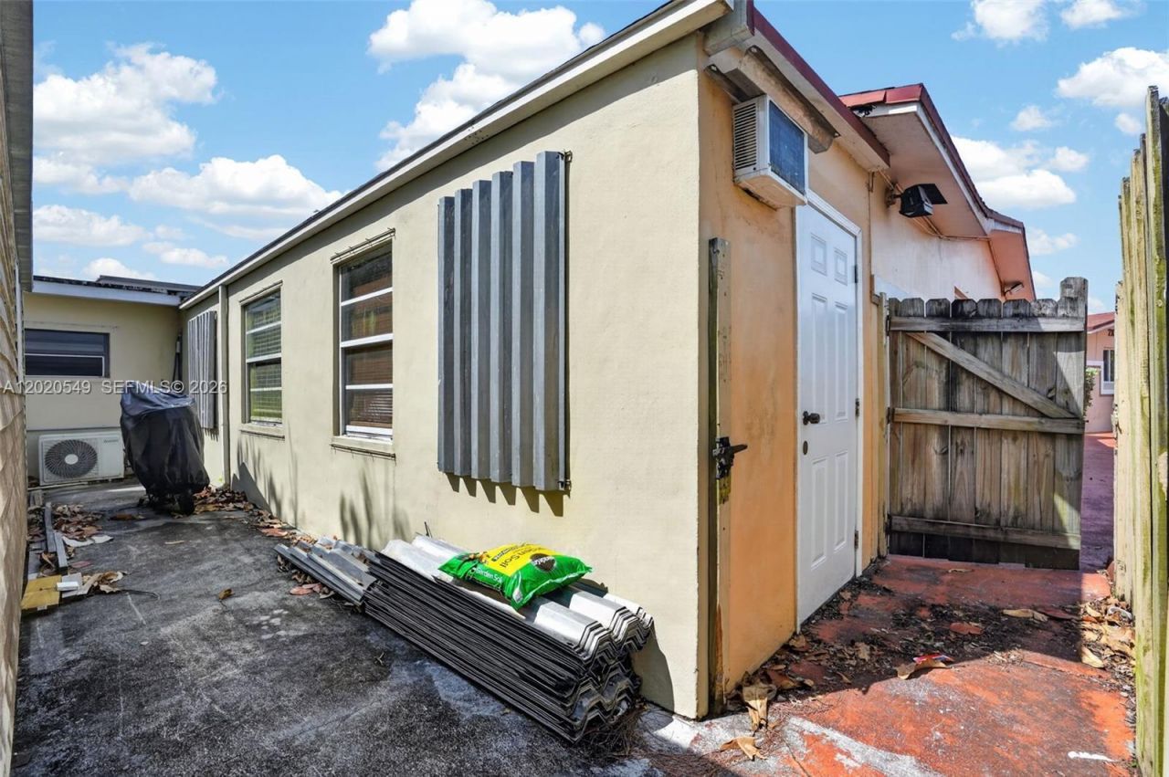 7100 NW 1st Ter, Miami, FL 33126 Photo
