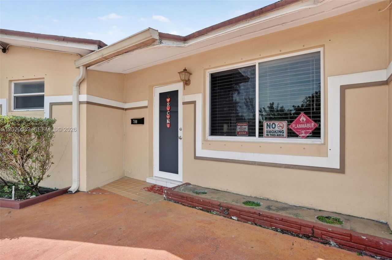 7100 NW 1st Ter, Miami, FL 33126 Photo