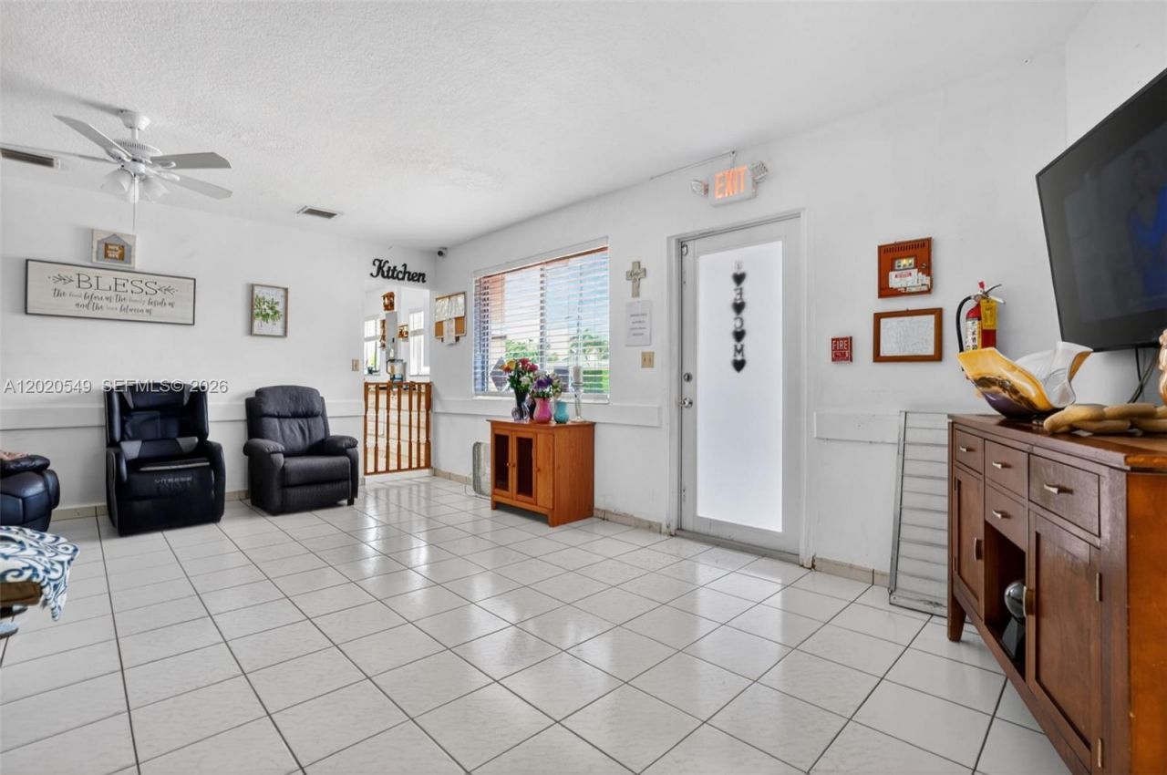 7100 NW 1st Ter, Miami, FL 33126 Photo