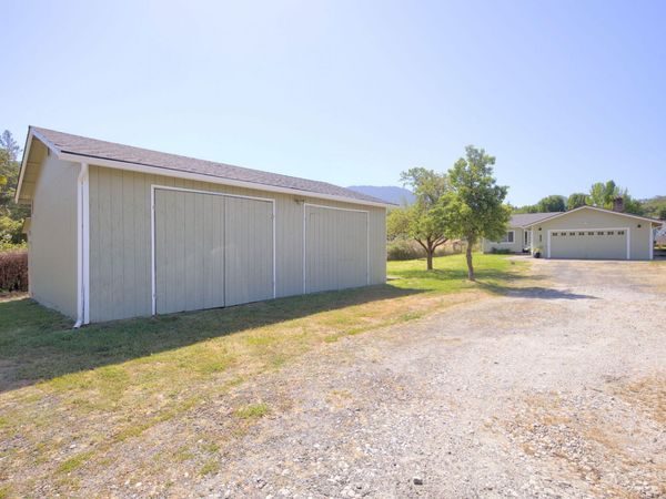 1225 SE Grandview Avenue, Grants Pass, OR 97527