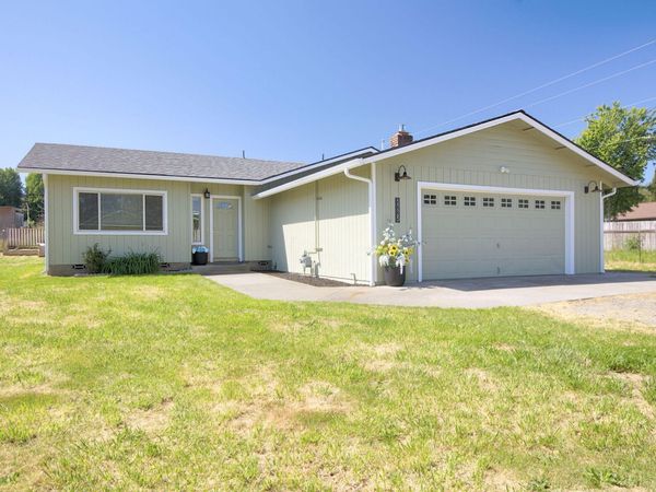 1225 SE Grandview Avenue, Grants Pass, OR 97527
