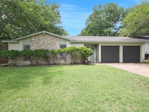 703 N Douglas Avenue, Cleburne, TX 76033