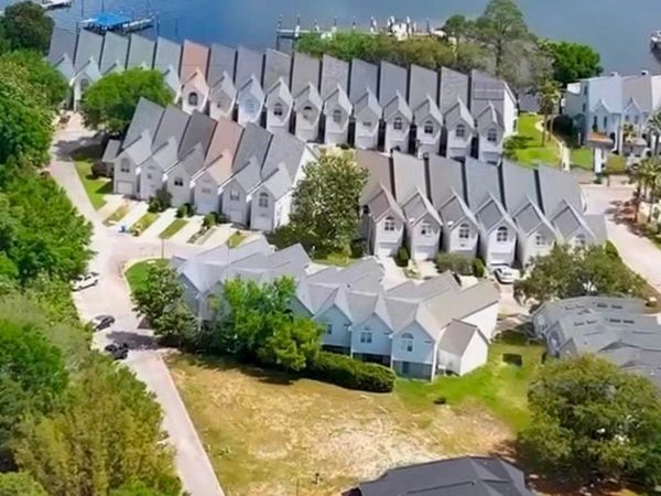 7267 Majestic Blvd, Navarre, FL 32566