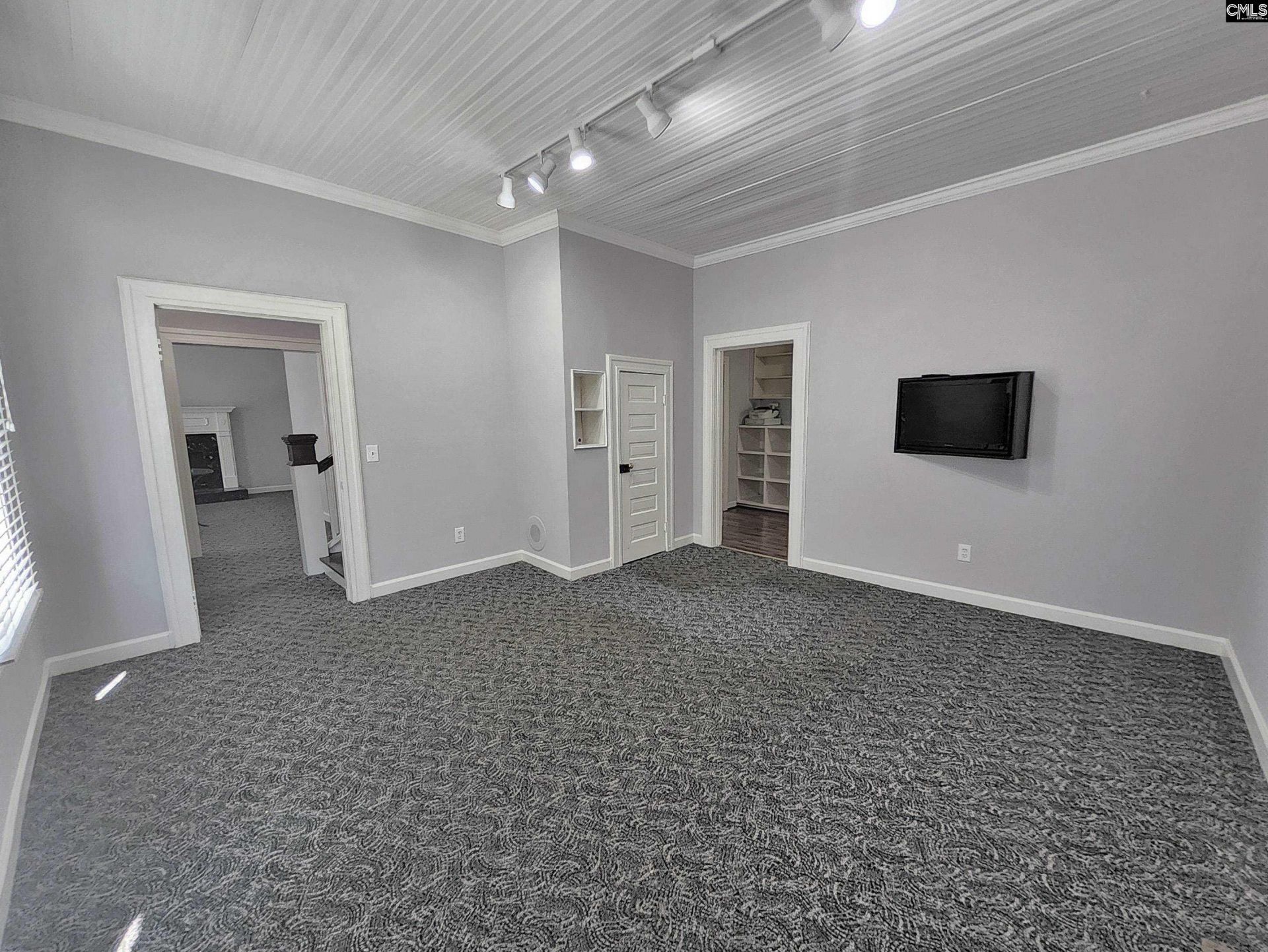 191 Friarsgate Boulevard  Photo 5