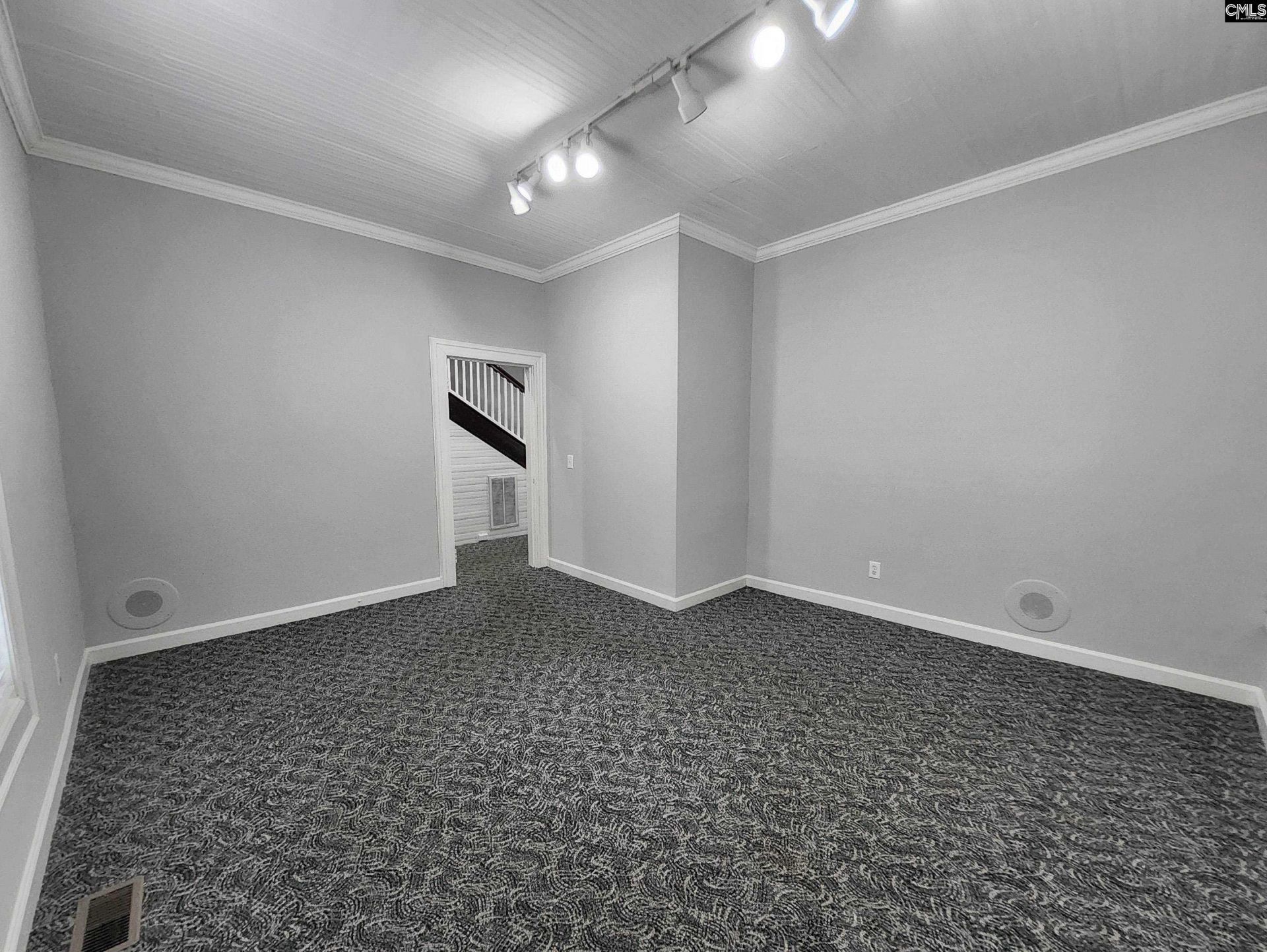 191 Friarsgate Boulevard  Photo 6