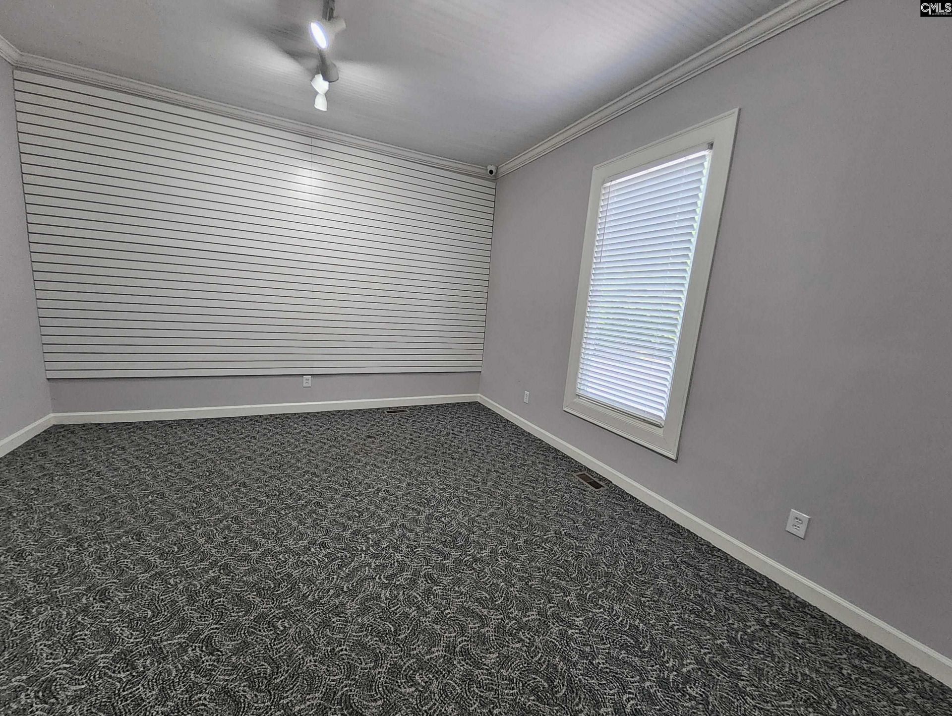 191 Friarsgate Boulevard  Photo 7