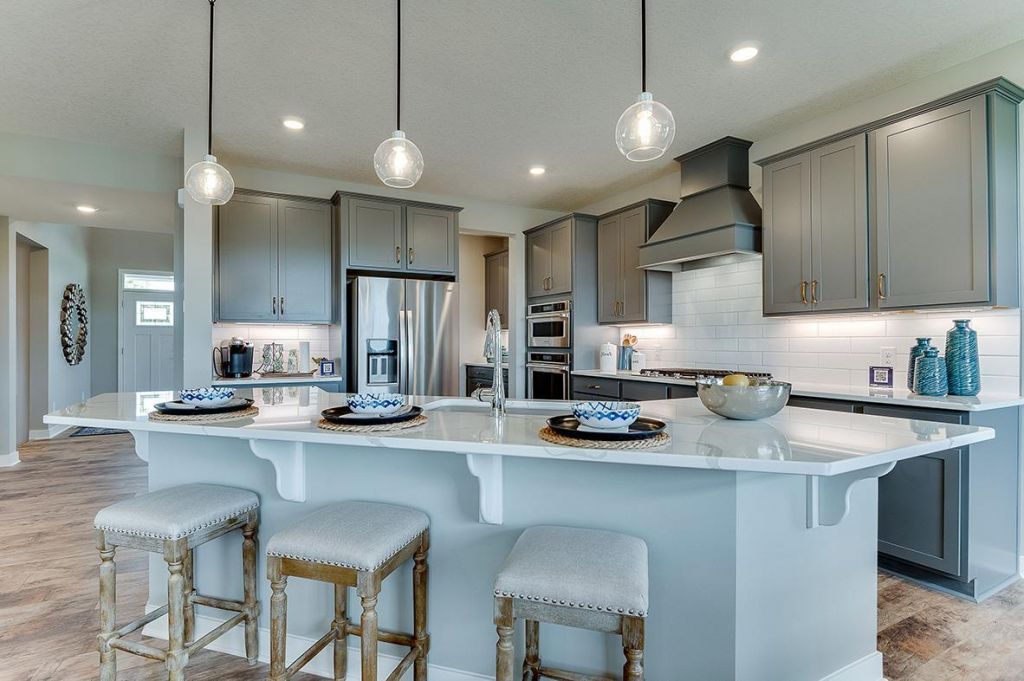 1963 Shady View Court, Shakopee, MN 55379
