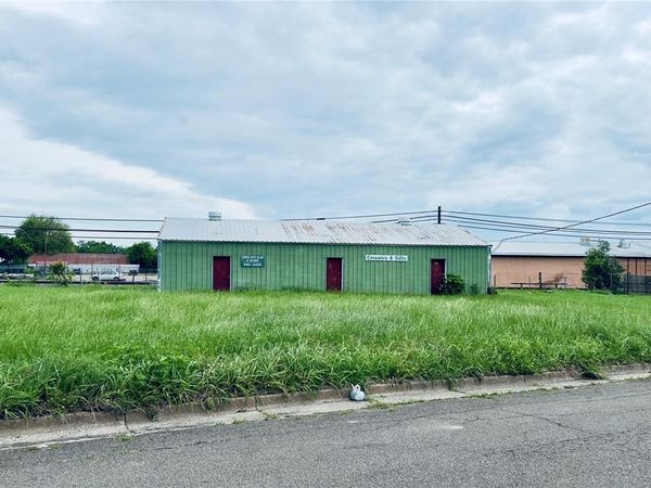 300 W Hinnant Street, Sulphur Springs, TX 75482