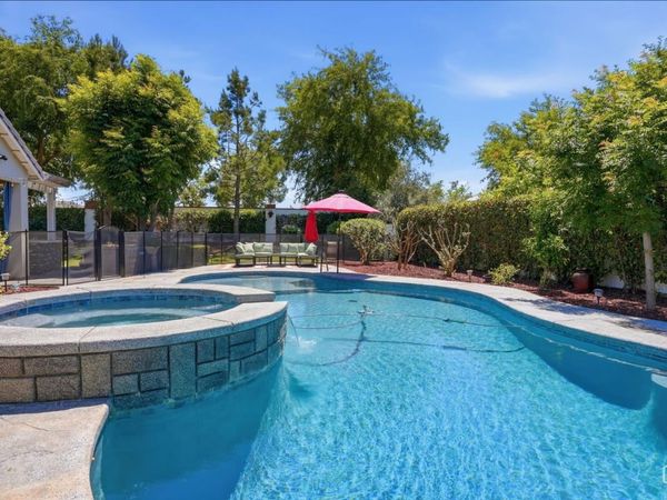 12515 Lincolnshire Drive, Bakersfield, CA 93311