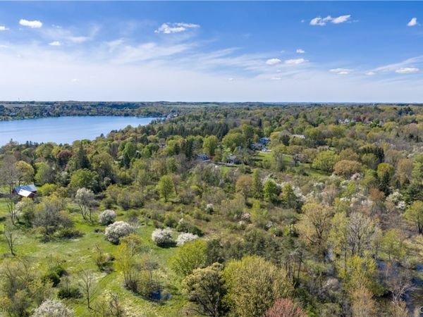 E Lake Road , Skaneateles, NY 13152