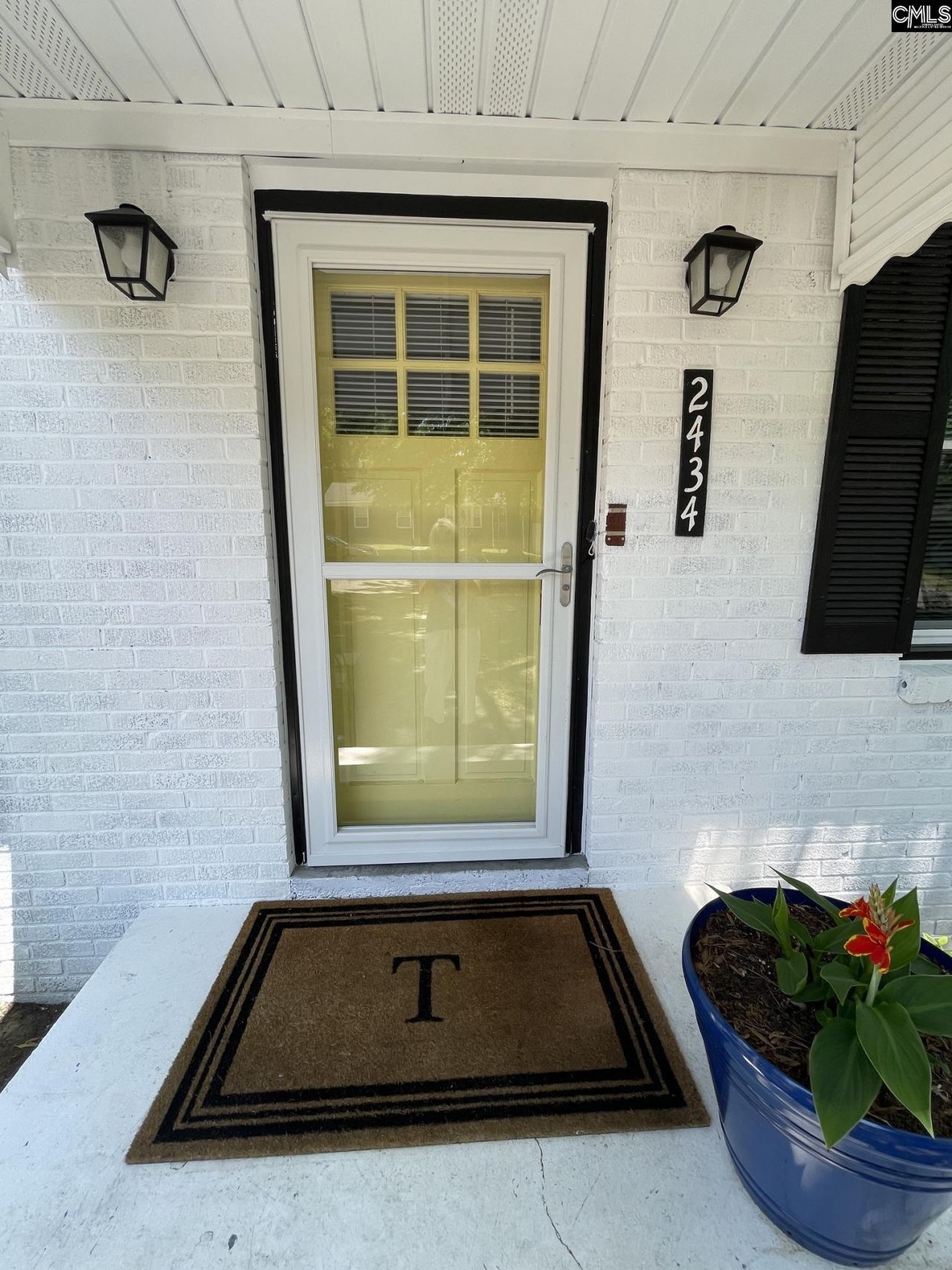 2434 Paxton Street  Photo 4
