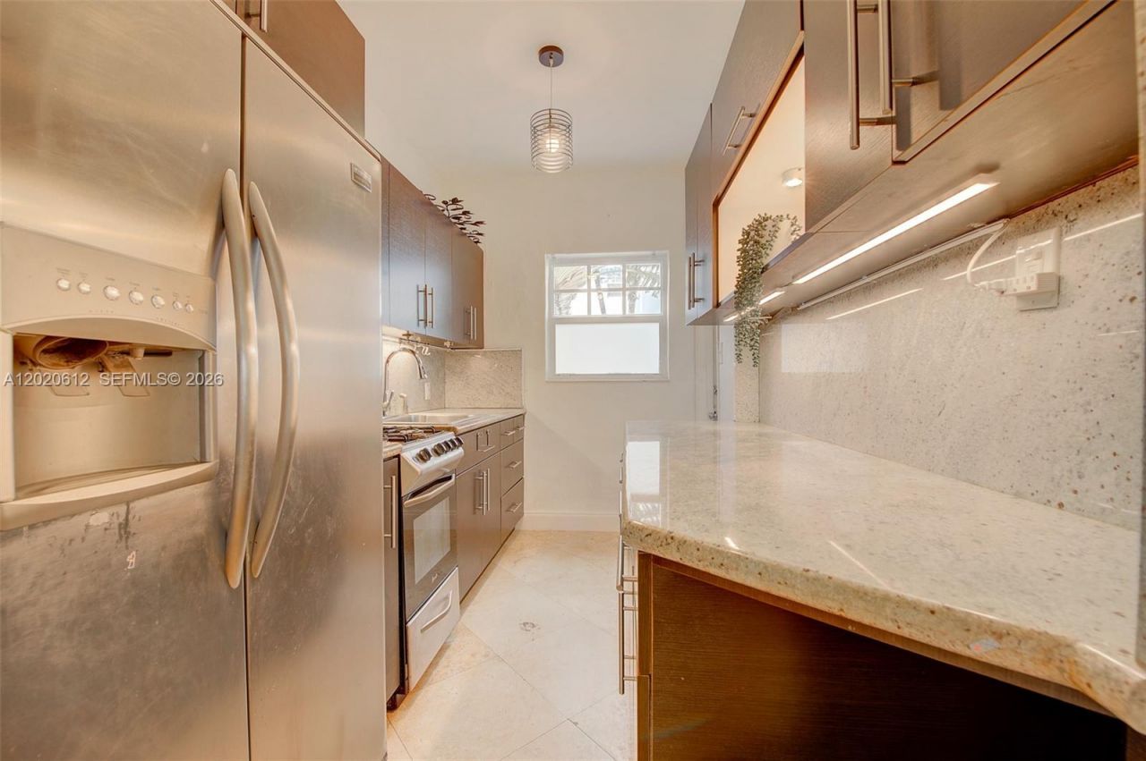 2463 Pine Tree Dr , Unit 3, Miami Beach, FL 33140 Photo