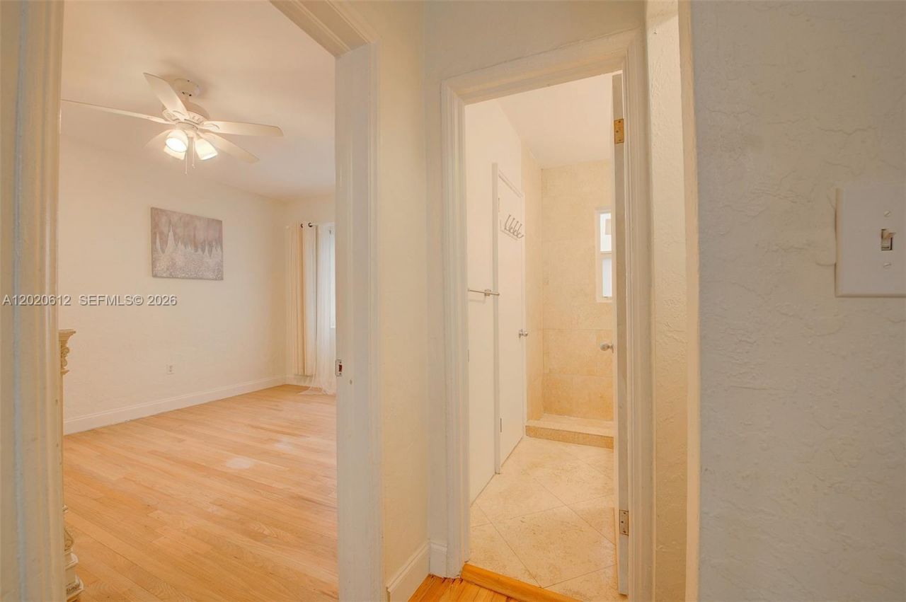 2463 Pine Tree Dr , Unit 3, Miami Beach, FL 33140 Photo