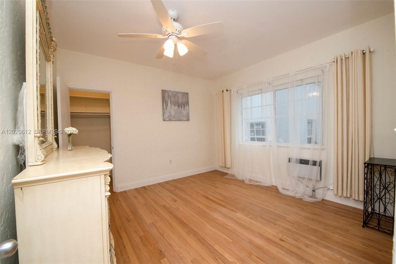 2463 Pine Tree Dr , Unit 3, Miami Beach, FL 33140 Photo
