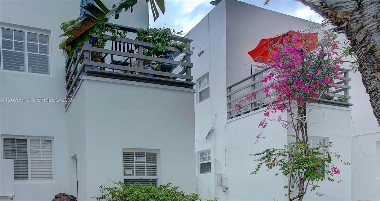 2463 Pine Tree Dr , Unit 3, Miami Beach, FL 33140 Photo