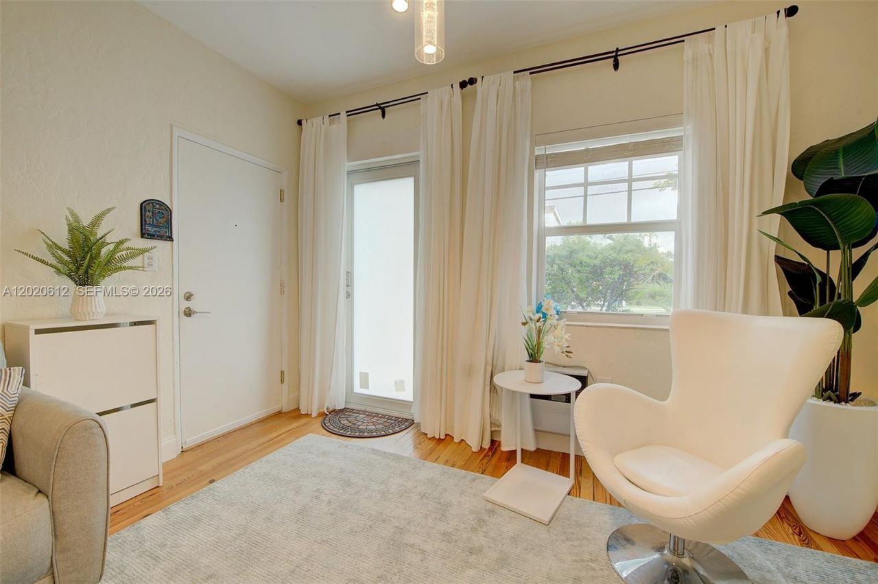 2463 Pine Tree Dr , Unit 3, Miami Beach, FL 33140 Photo