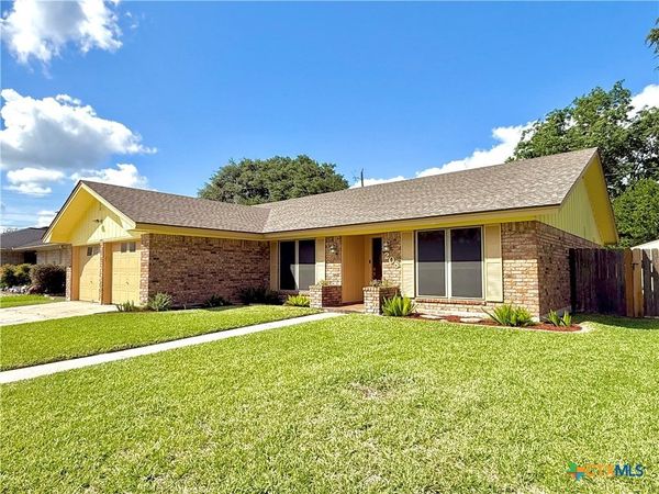 208 Richmond Drive , Victoria, TX 77904