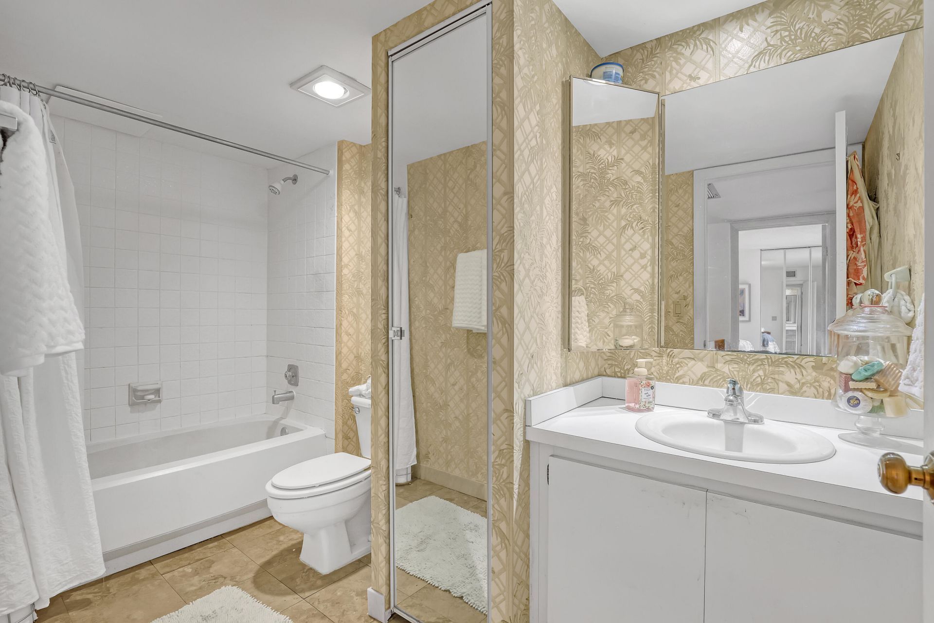 5808 SE Riverboat Drive, Unit 304, Stuart, FL 34997 Photo