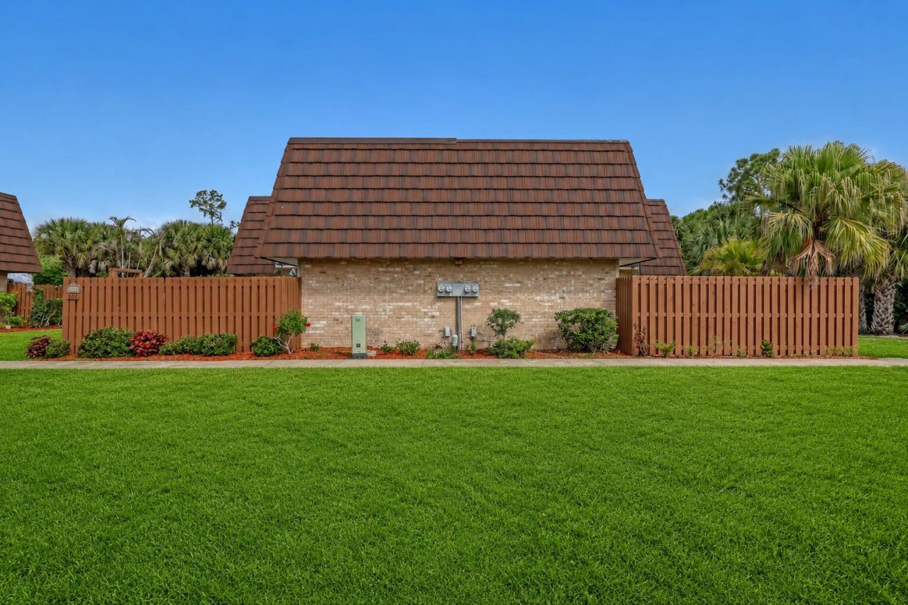 5808 SE Riverboat Drive, Unit 304, Stuart, FL 34997 Photo