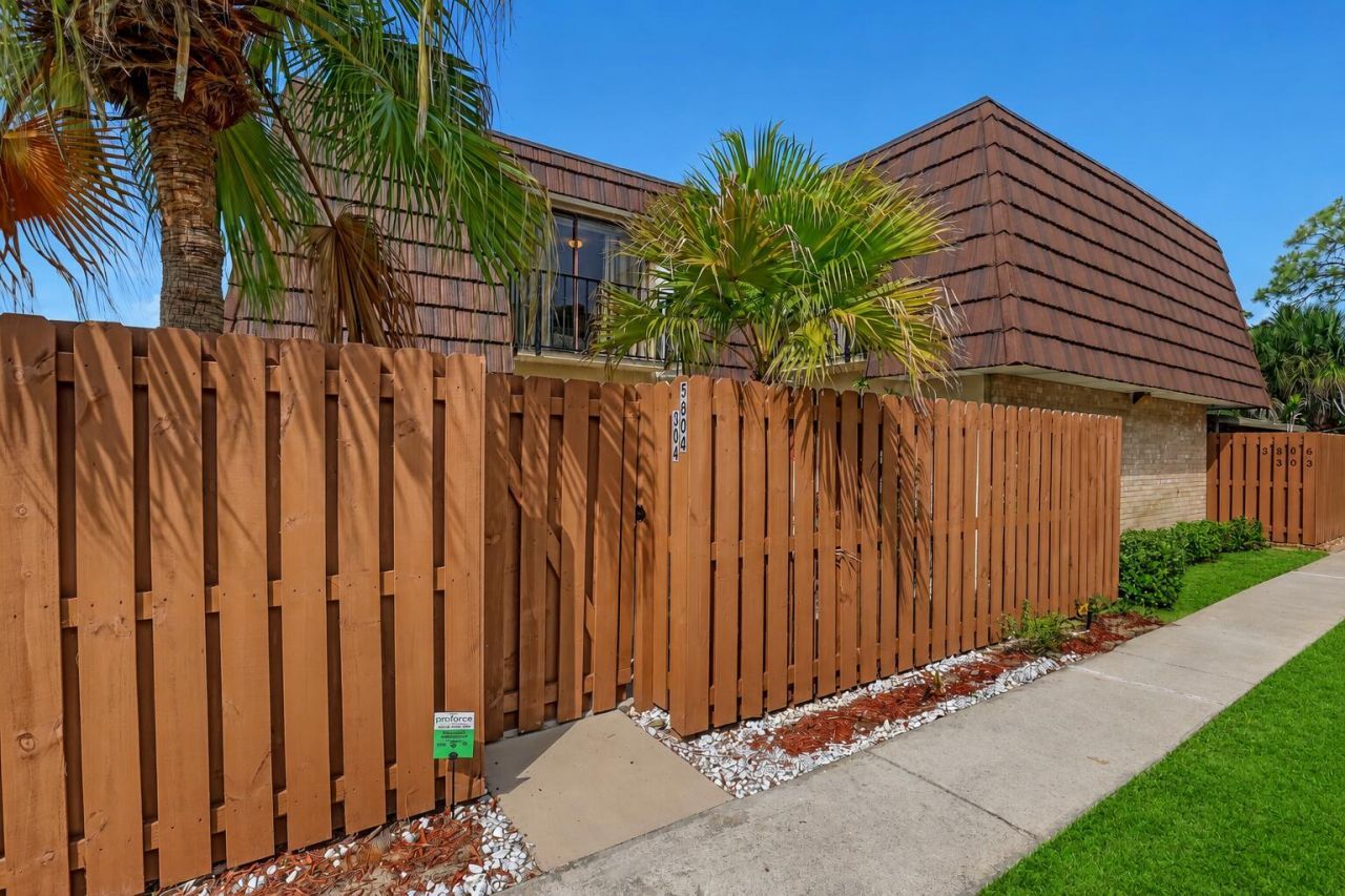 5808 SE Riverboat Drive, Unit 304, Stuart, FL 34997 Photo