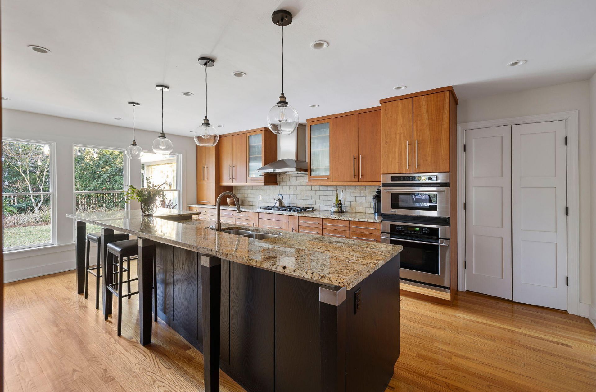 272 Bampfield Drive Photo 4