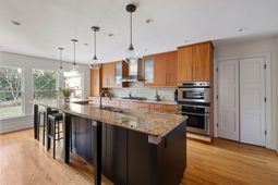 272 Bampfield Drive photo 4