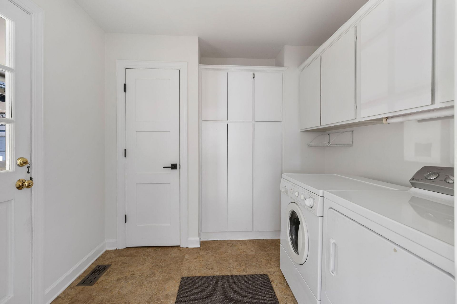 272 Bampfield Drive Photo 5
