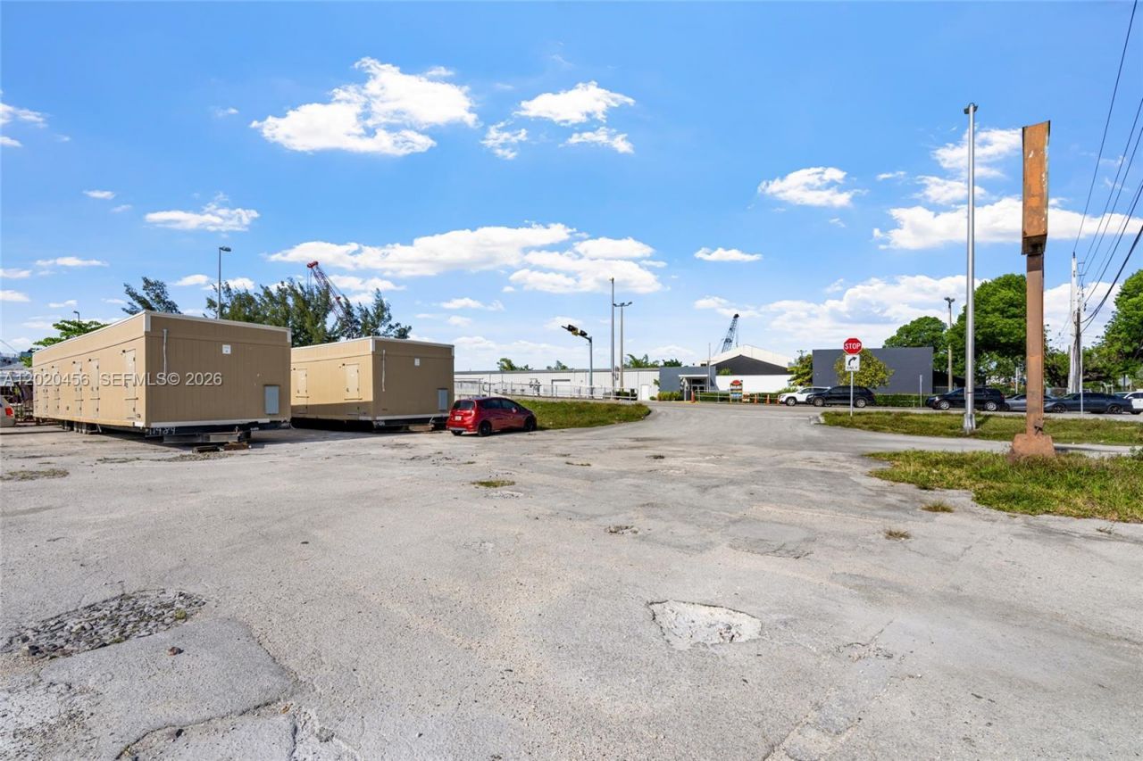 3066 NW River Dr, Miami, FL 33142 Photo