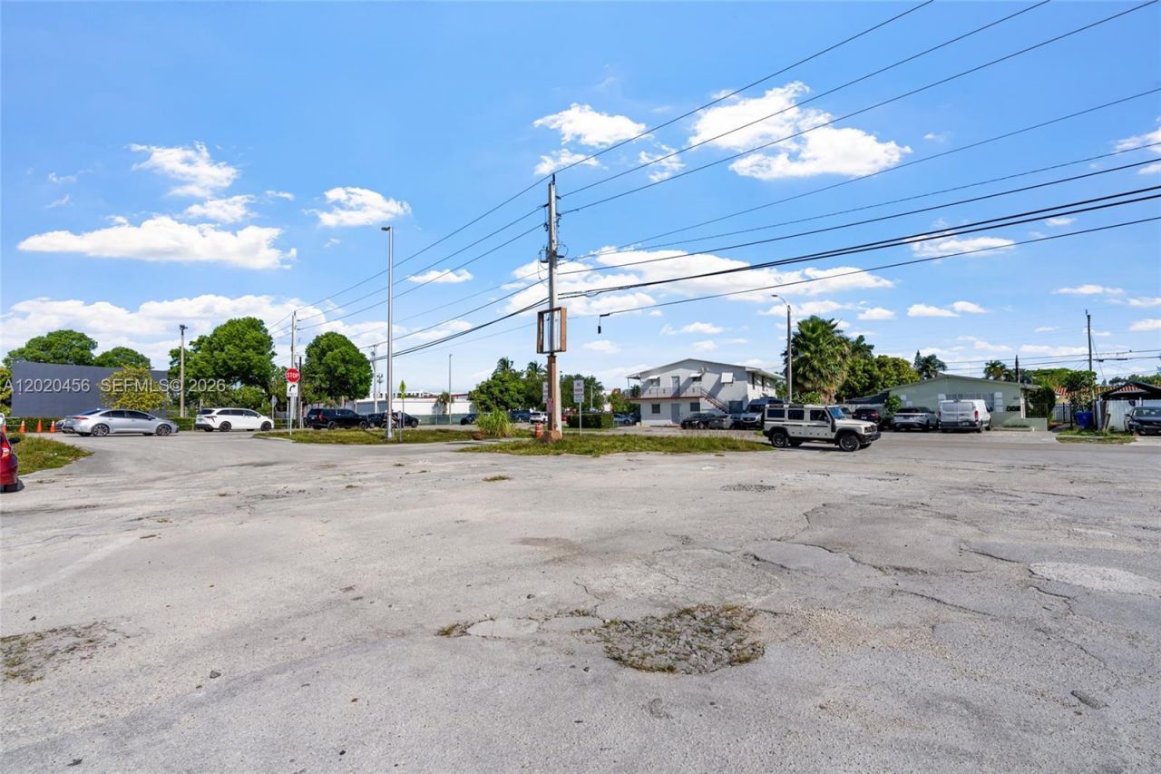 3066 NW River Dr, Miami, FL 33142 Photo