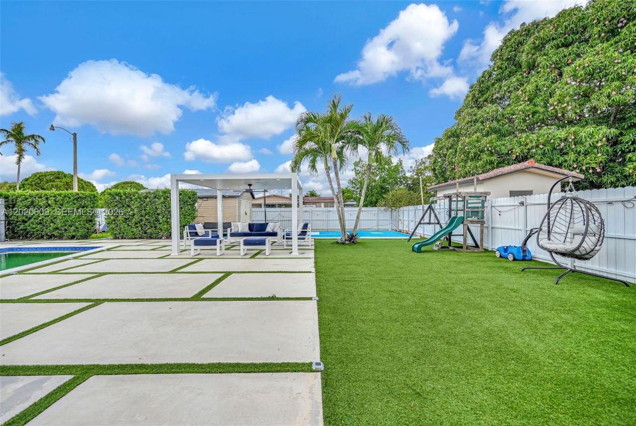 10202 SW 33rd St , Miami, FL 33165 Photo