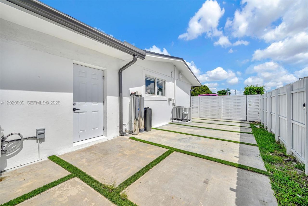10202 SW 33rd St , Miami, FL 33165 Photo