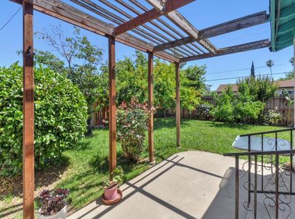2318 Thompson Way, Sacramento, CA 95822 Photo