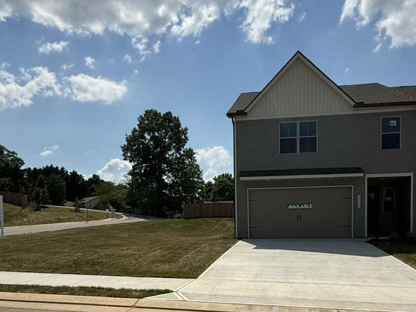 1705 Bennett Village Drive, Maryville, TN 37804