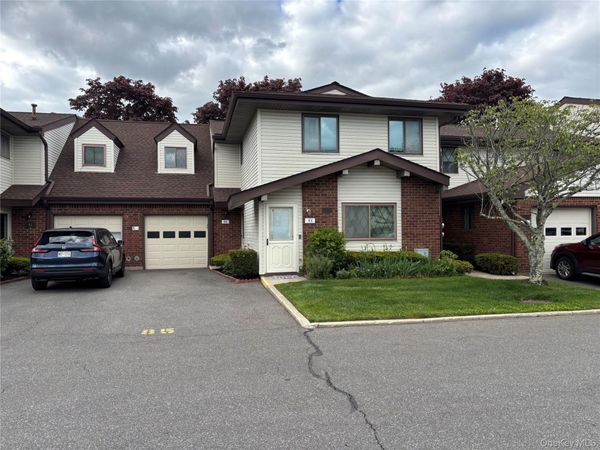 86 W Cambridge Drive W, Unit 86, Copiague, NY 11726
