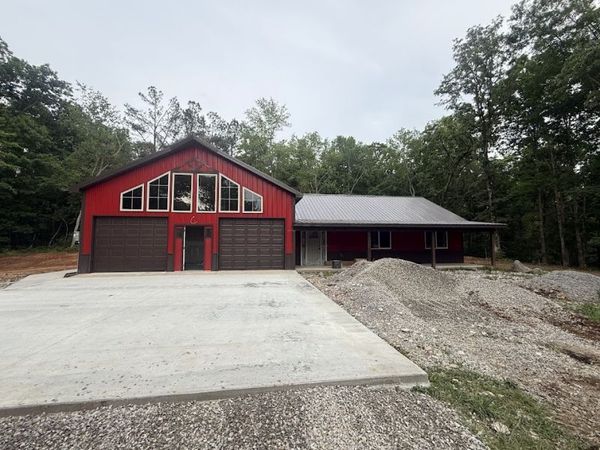 2796 Highway 100 , Centerville, TN 37033