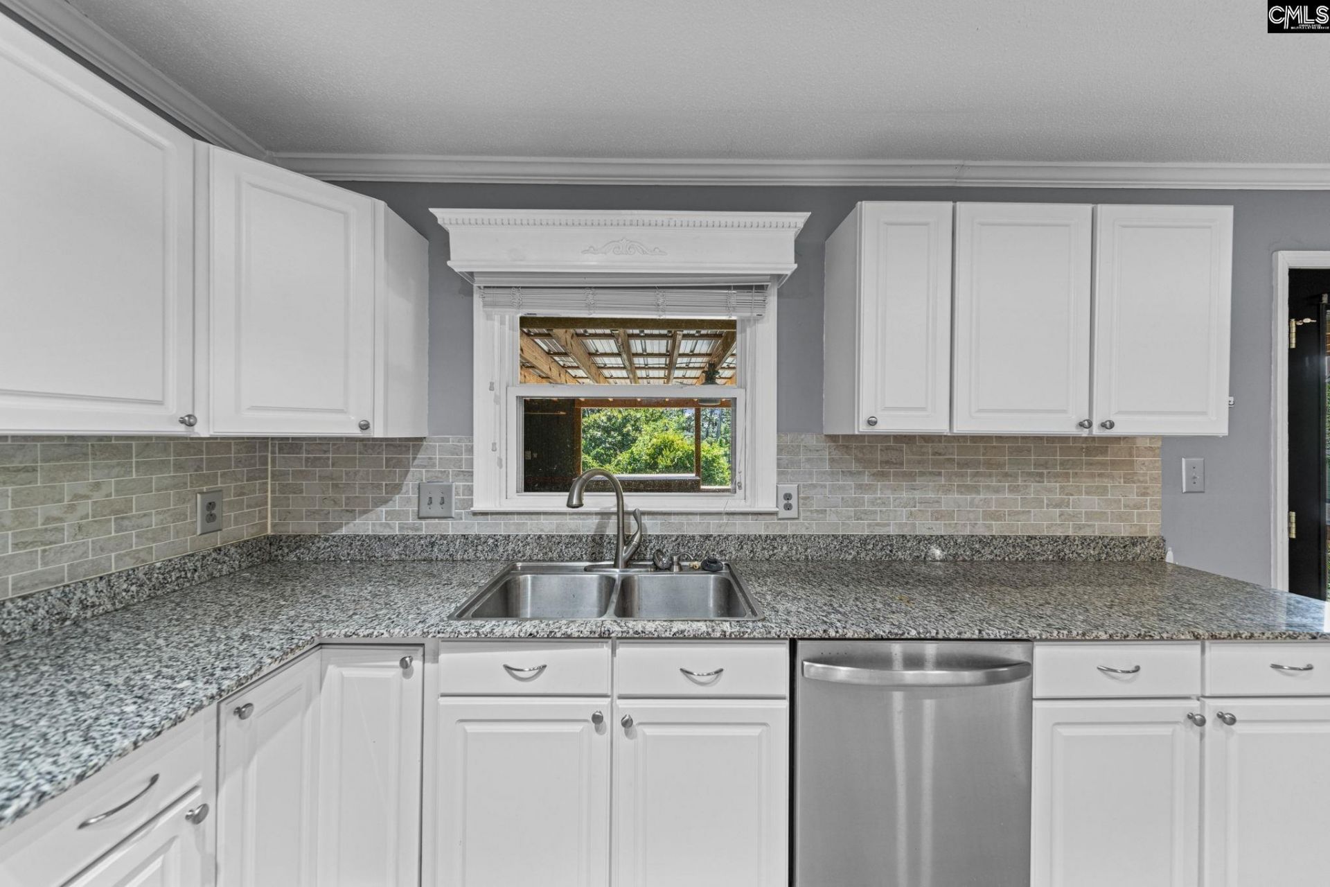 628 Hampton Circle Photo 13