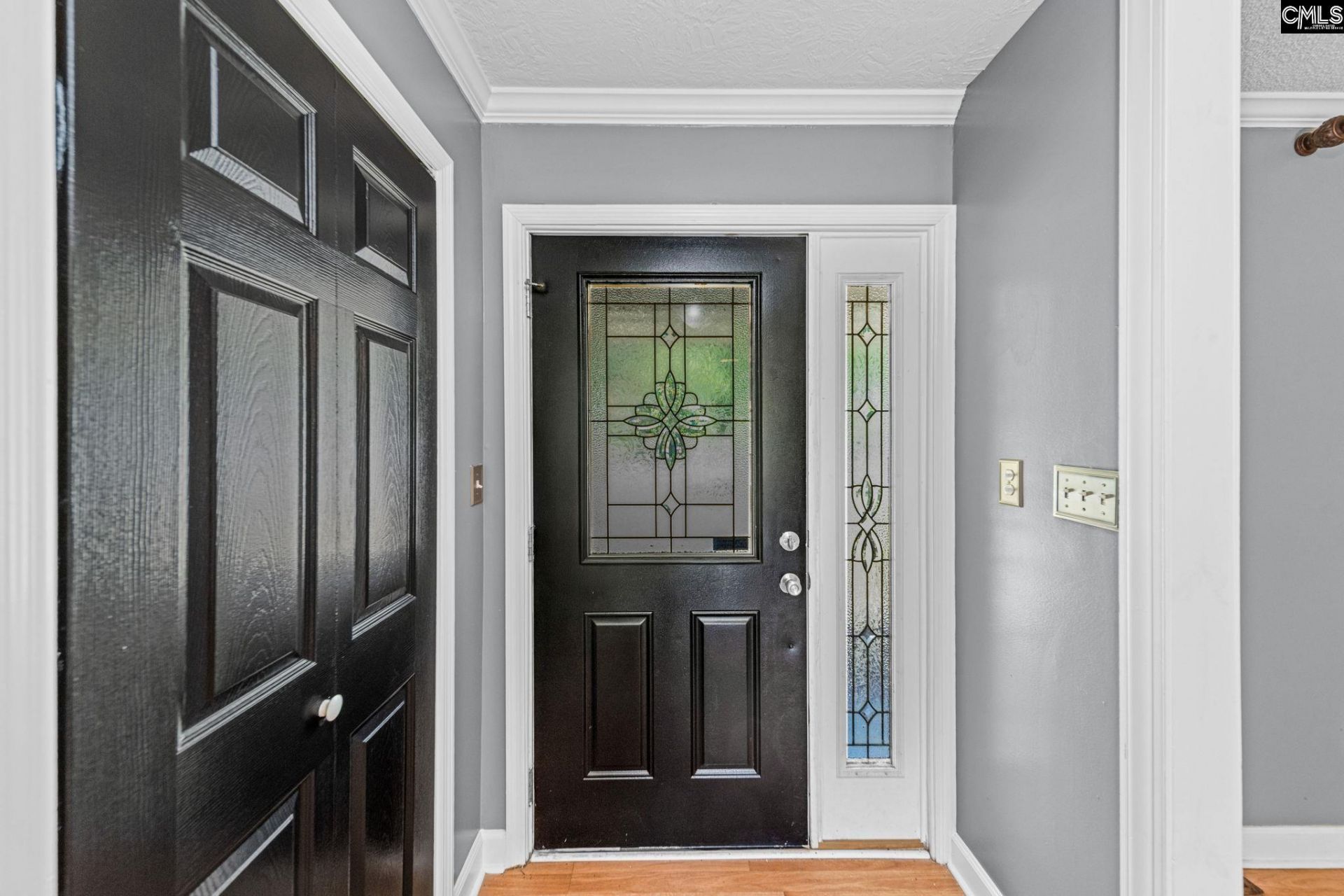 628 Hampton Circle Photo 4
